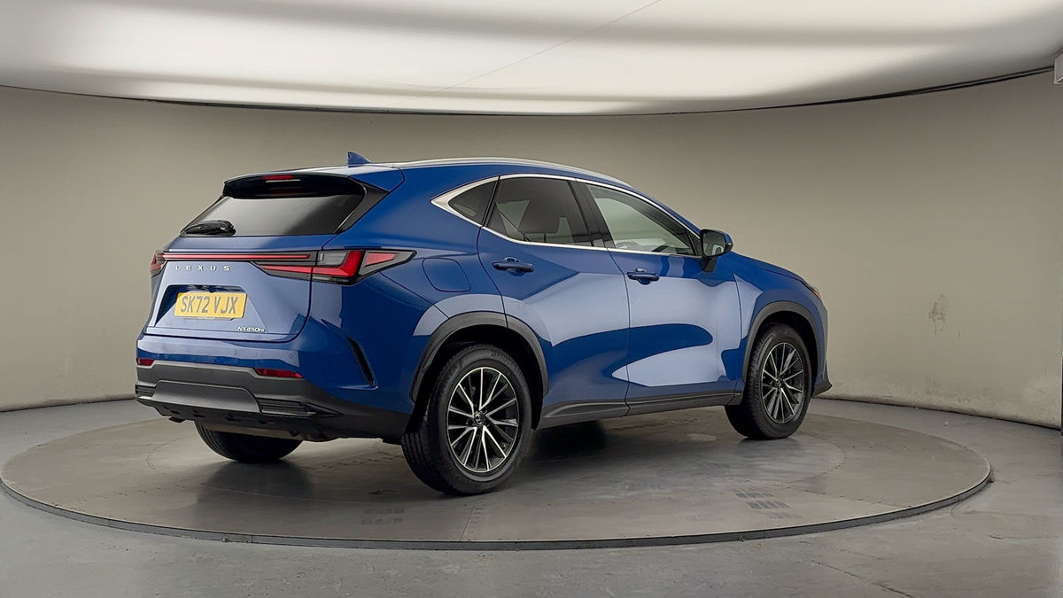 Lexus NX Image 21