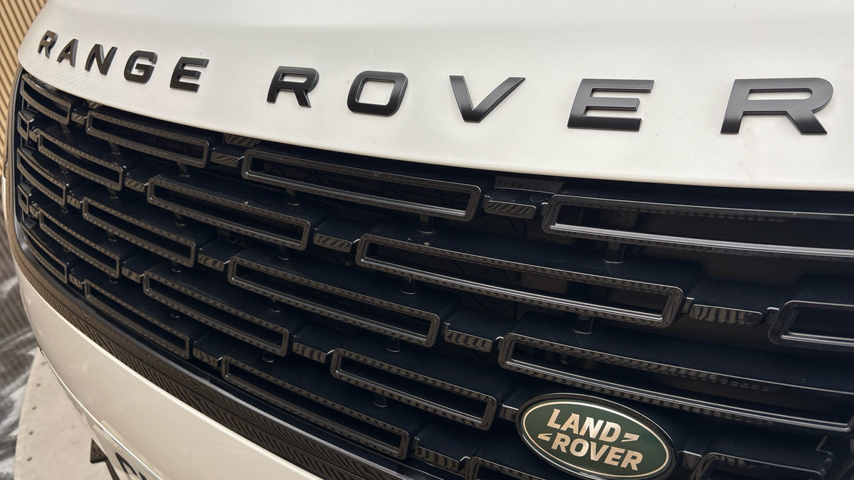 Land Rover Range Rover Velar Image 24