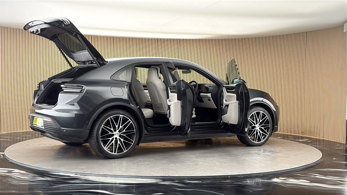 More views of Porsche Macan