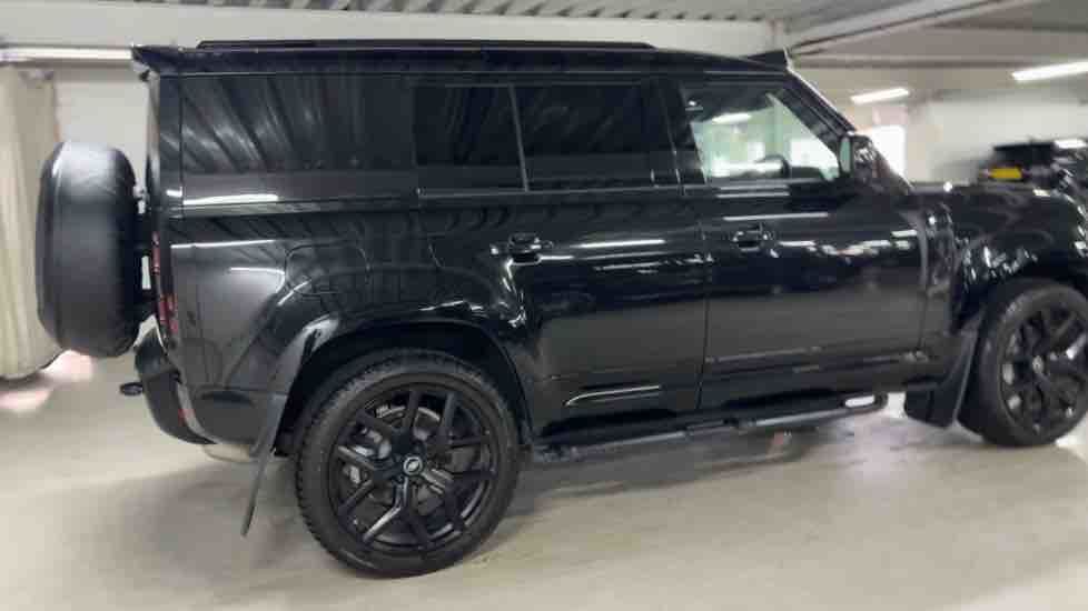 More views of Land Rover Defender 110