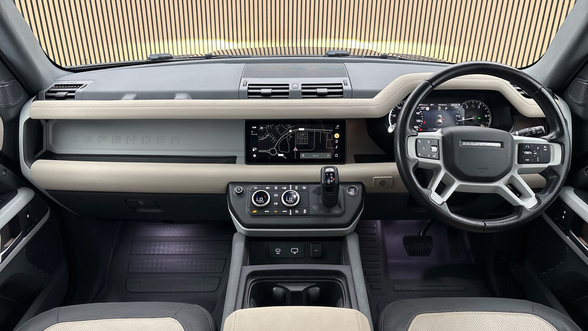 Land Rover Defender 110 Image 12