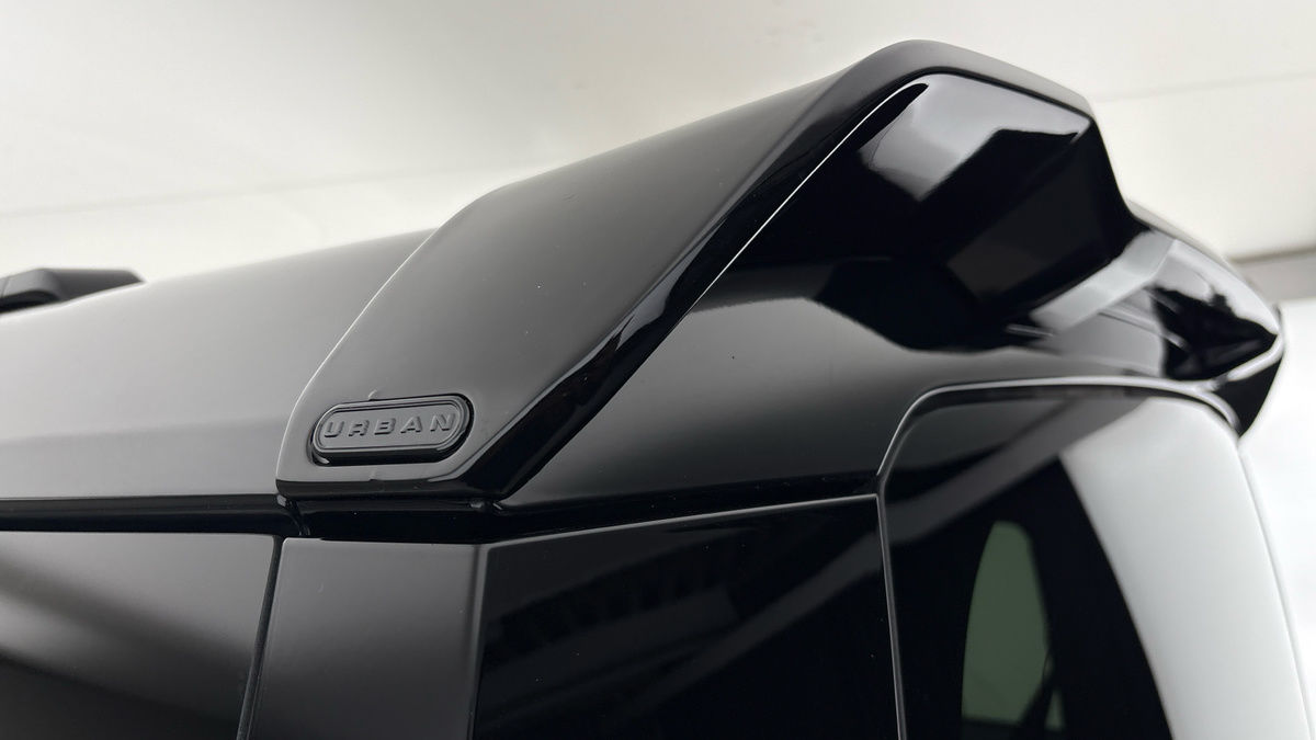 Land Rover Defender 130 Urban Image 31