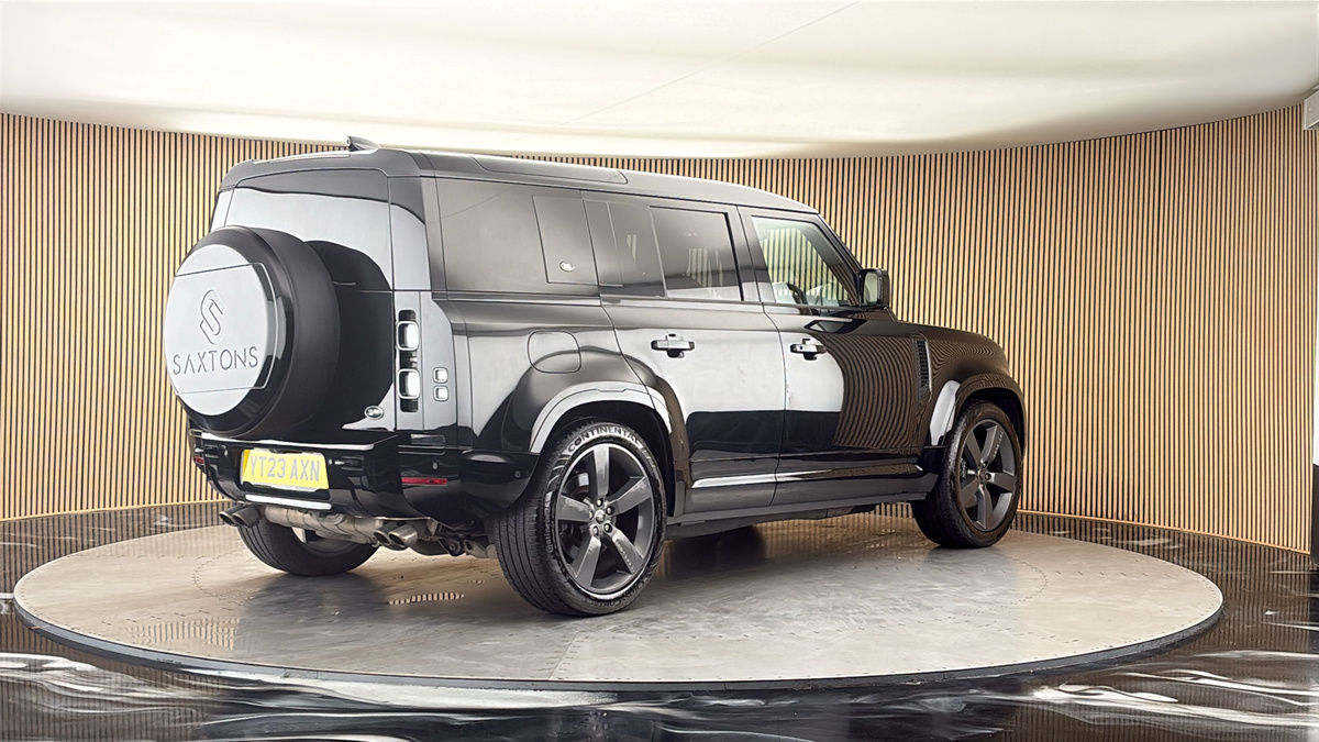 Land Rover Defender 110 Image 21