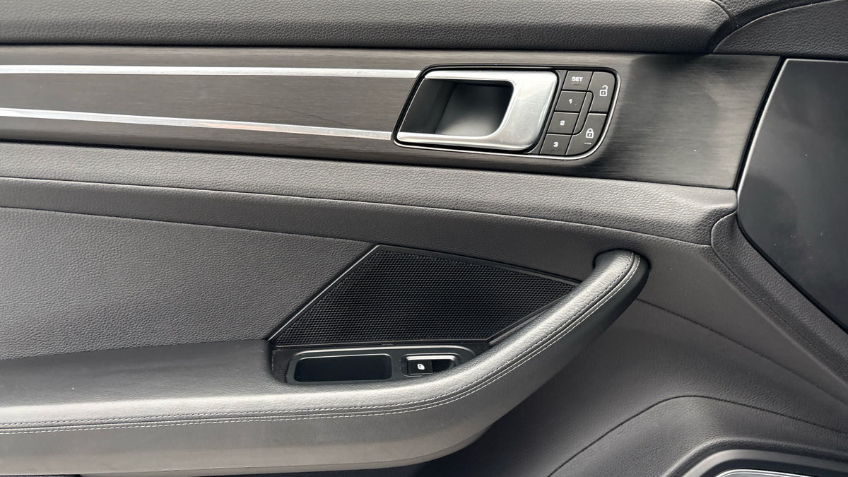 Porsche Panamera Image 19