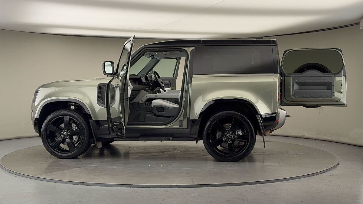 More views of Land Rover Defender 90