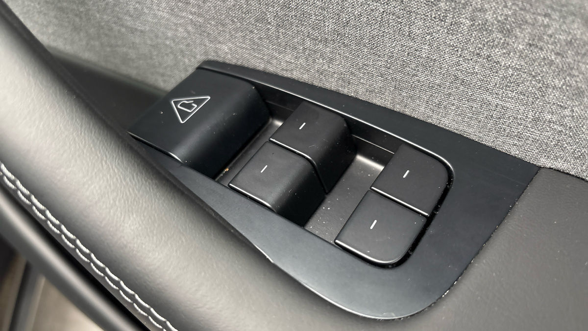 Tesla Model Y Image 25