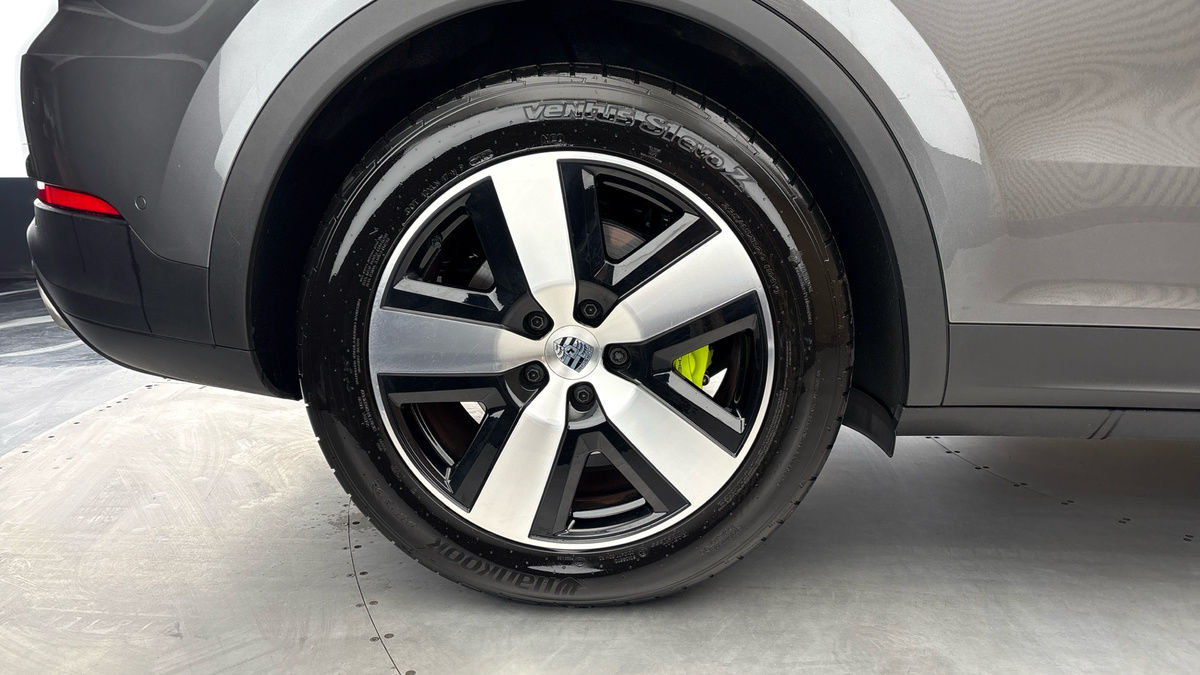 Porsche Cayenne Image 10