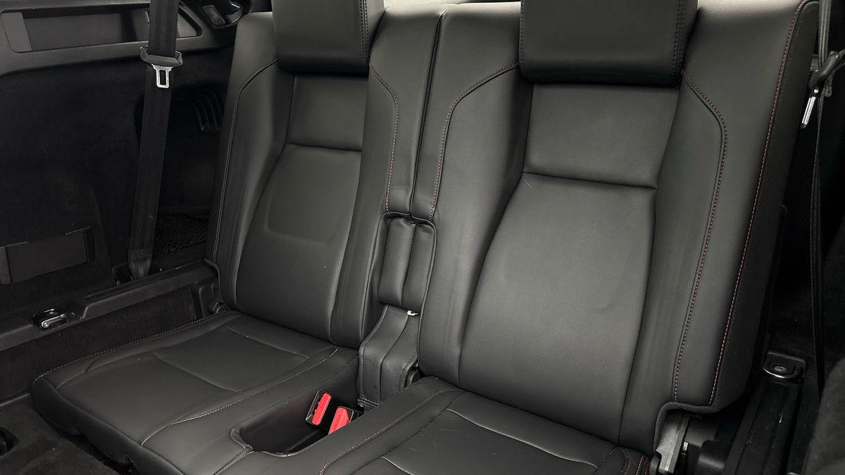 Land Rover Discovery Sport Image 25