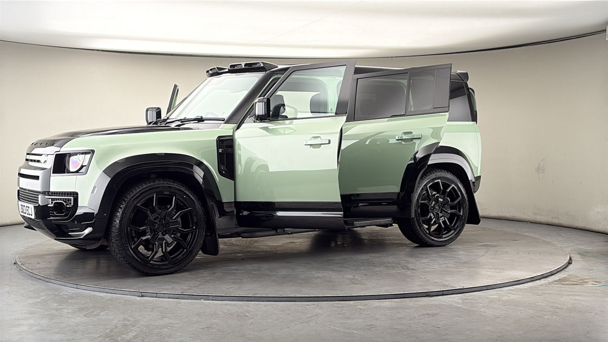 More views of Land Rover Defender 110