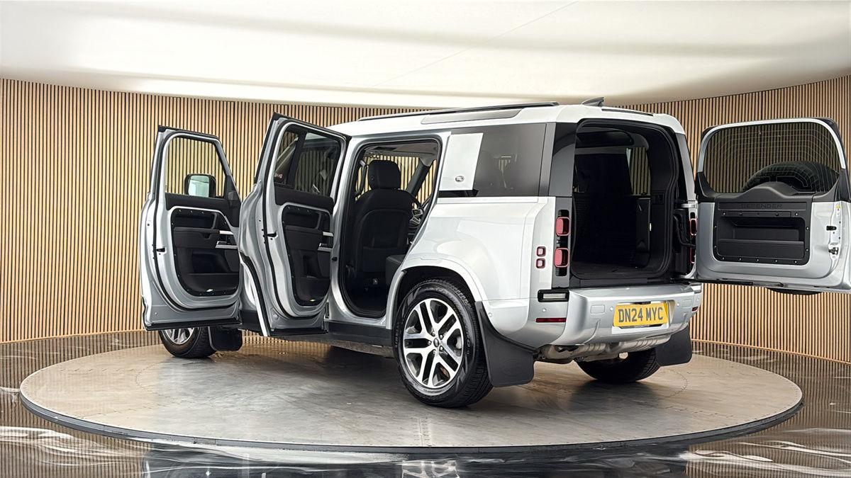 More views of Land Rover Defender 110