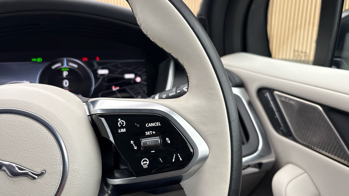 Jaguar I-PACE Image 14