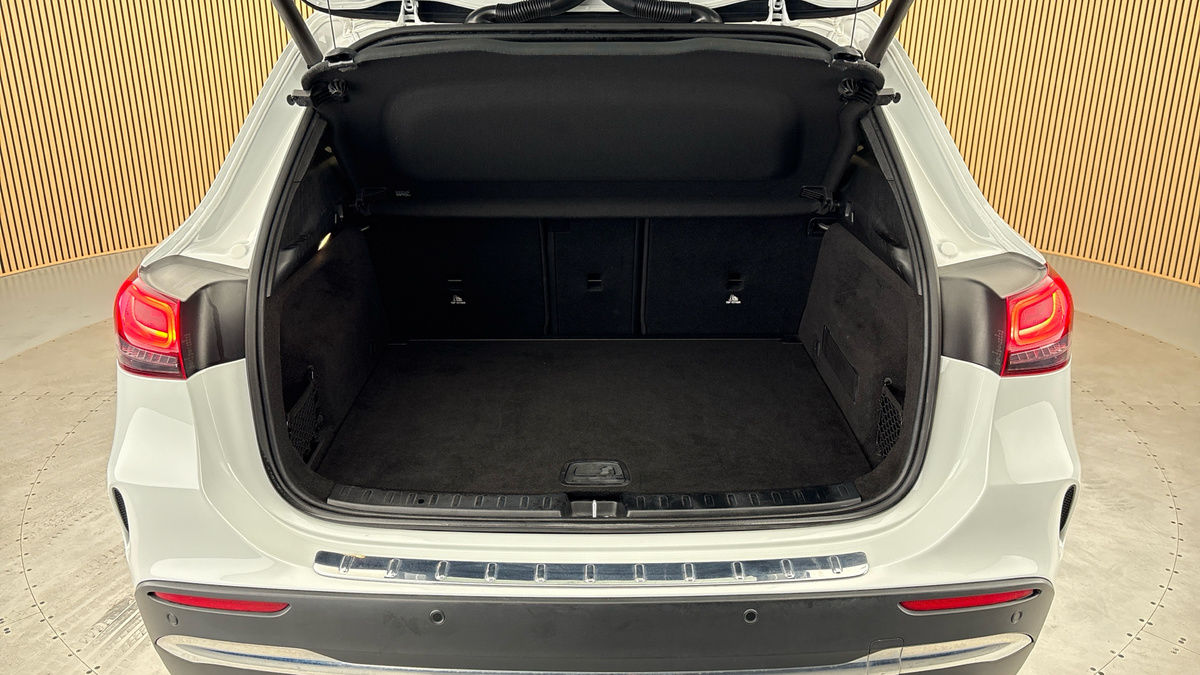 Mercedes-Benz GLA Image 11