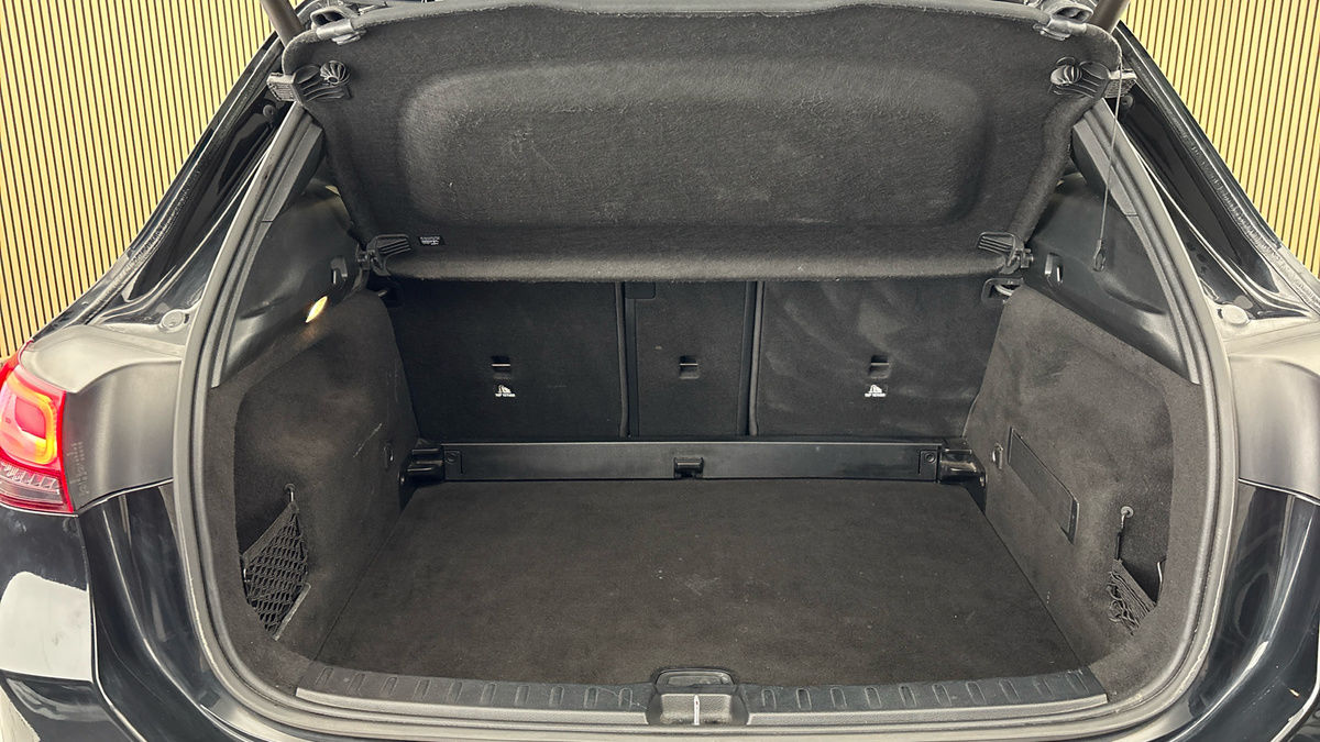 Mercedes-Benz GLA Image 11