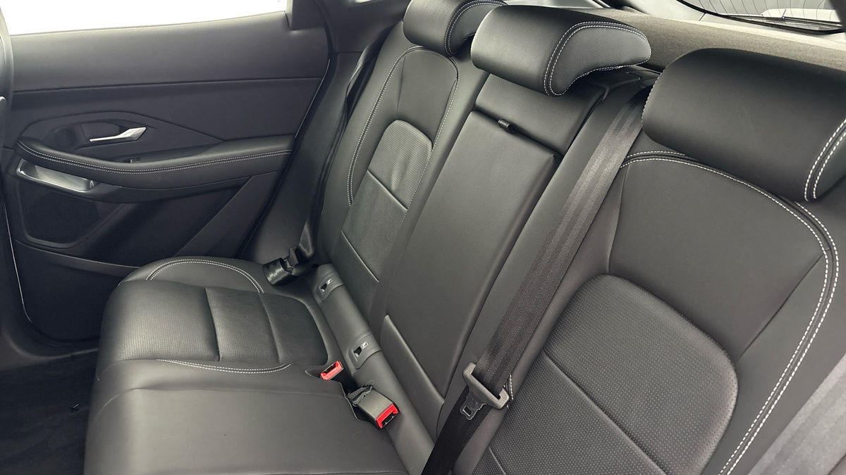 Jaguar E-PACE Image 15