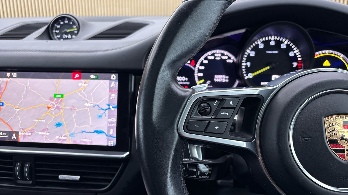 Porsche Cayenne Image 13