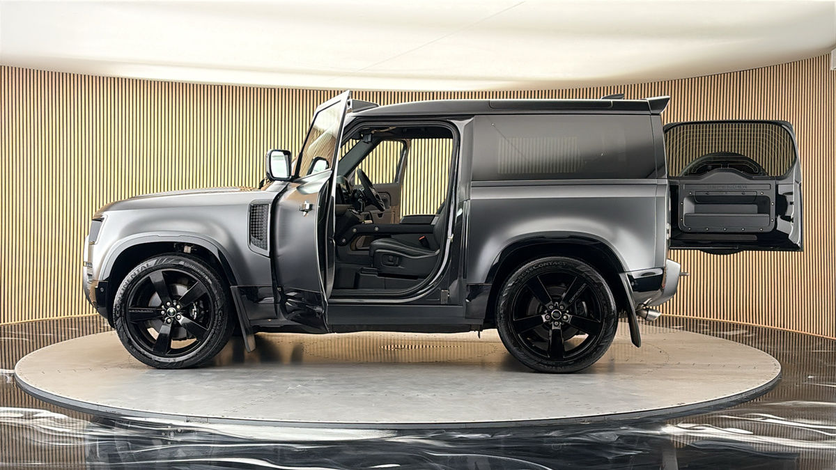 More views of Land Rover Defender 90