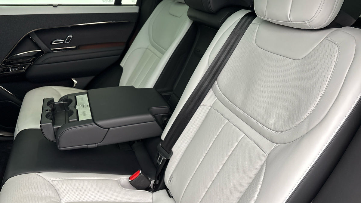 Land Rover Range Rover Sport Image 9