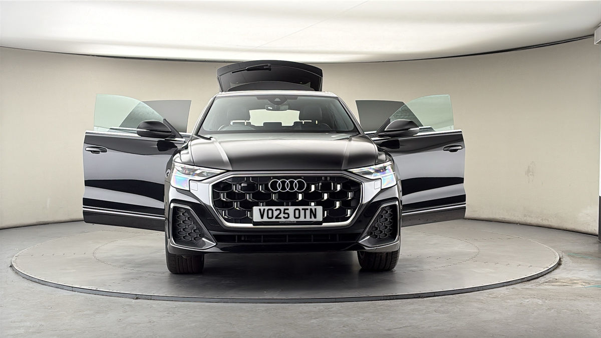 More views of Audi Q8