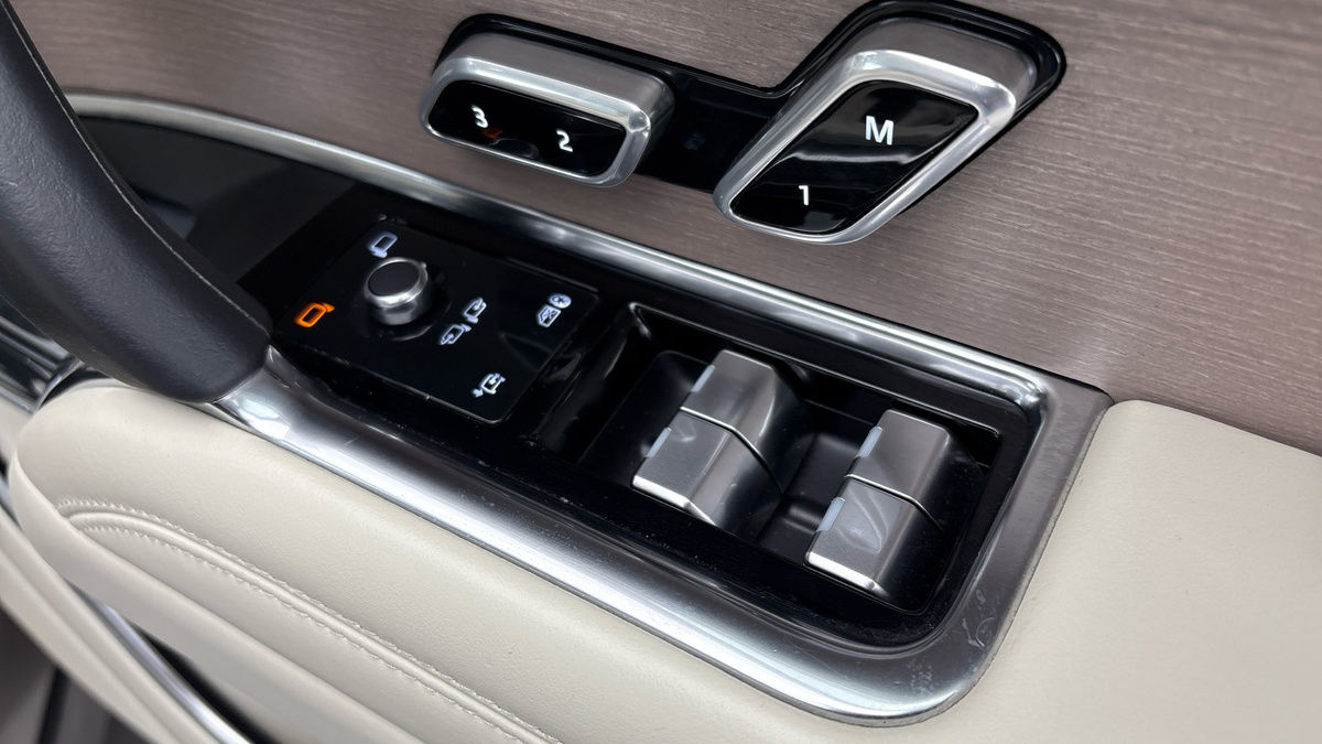 Land Rover Range Rover Image 28