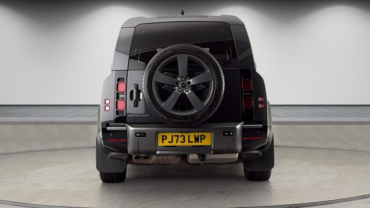 Land Rover Defender 130 Image 4