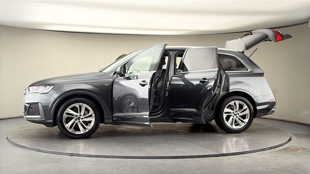 More views of Audi Q7