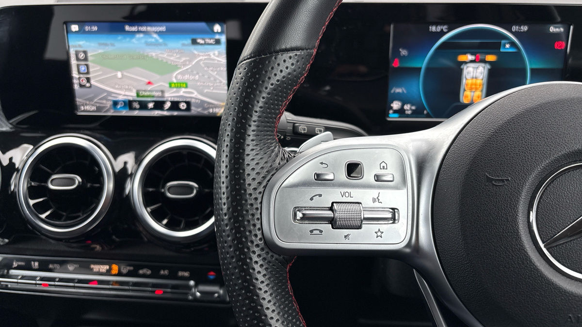 Mercedes-Benz GLB Image 13