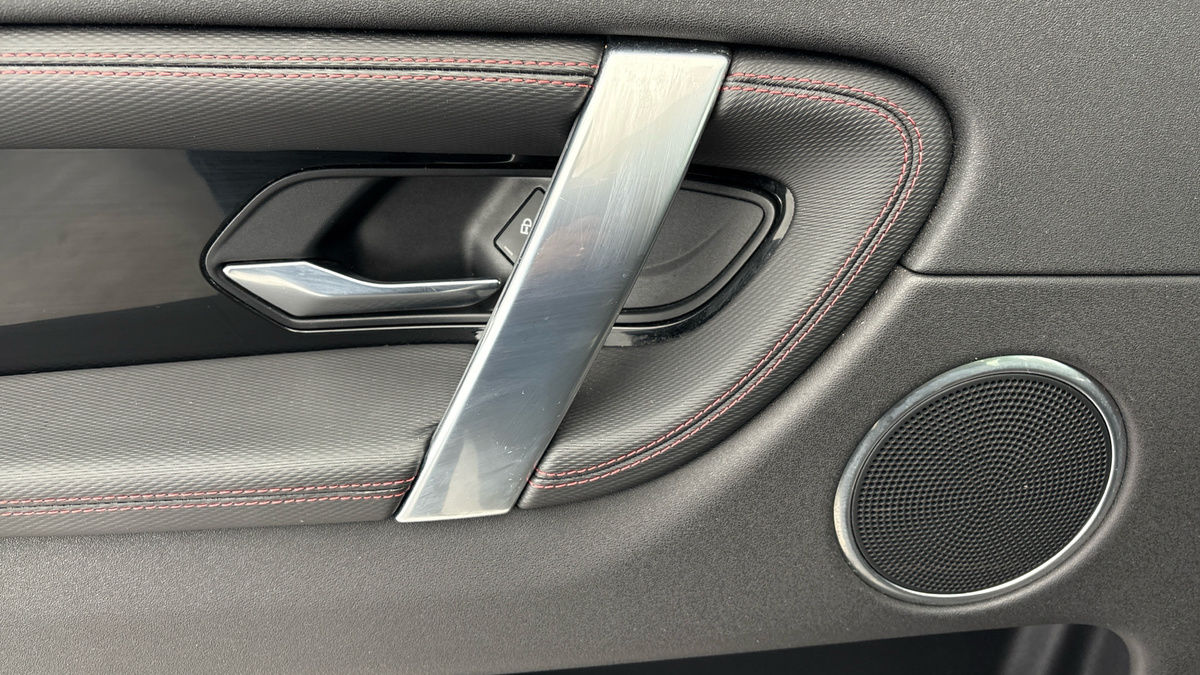 Land Rover Discovery Sport Image 19