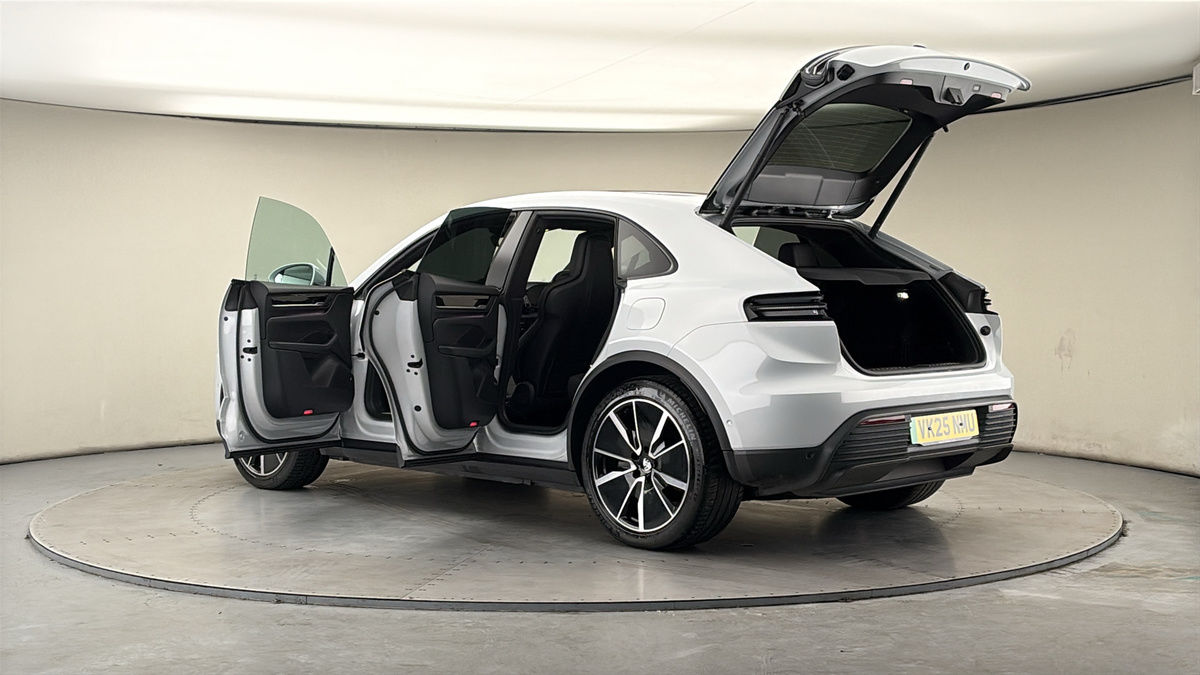 More views of Porsche Macan