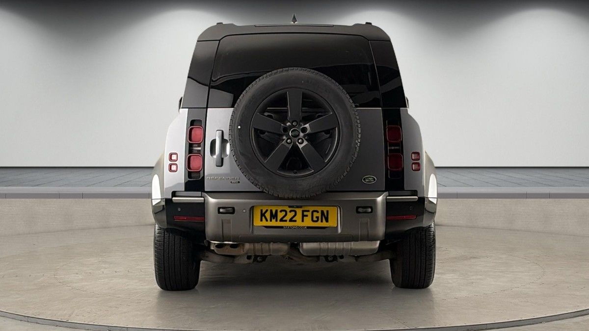 Land Rover Defender 110 Image 4