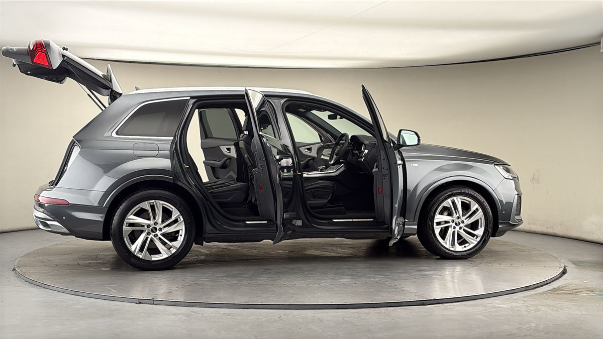 More views of Audi Q7