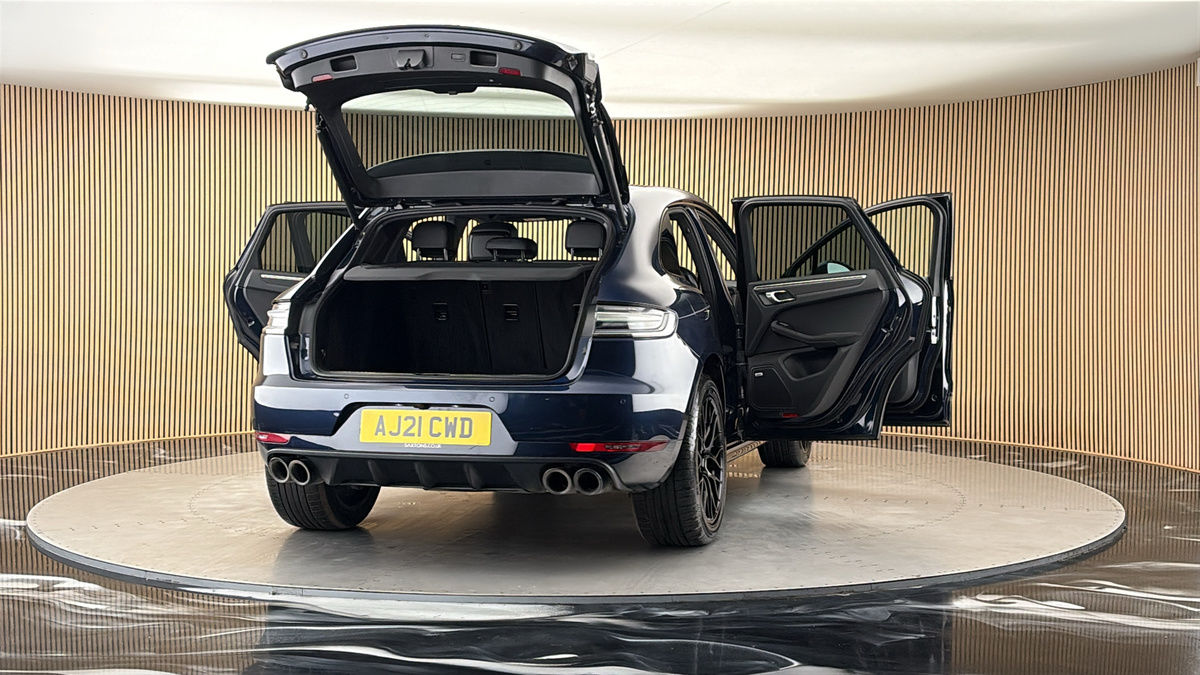 More views of Porsche Macan