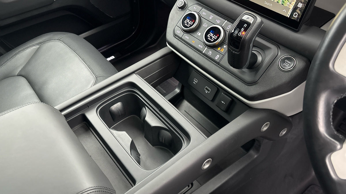 Land Rover Defender 110 Urban Image 18