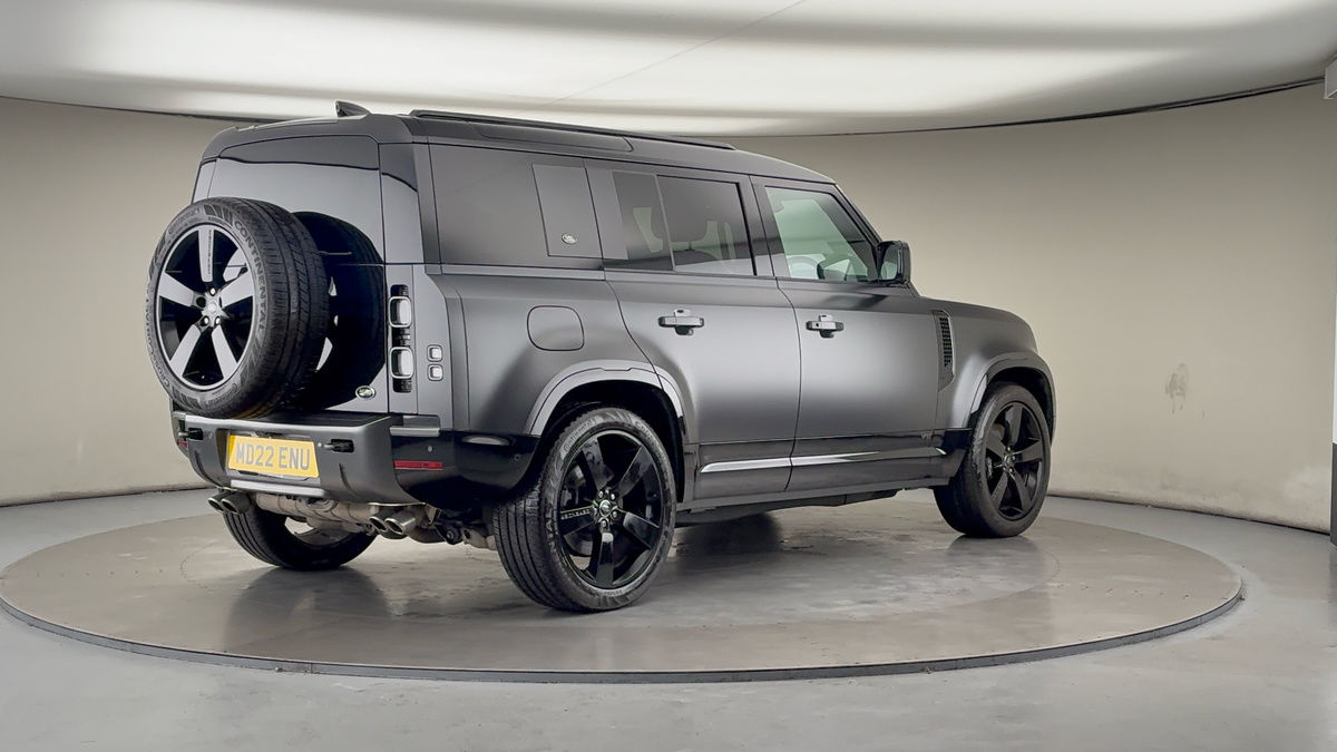 Land Rover Defender 110 Image 21