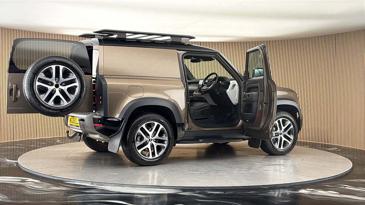 More views of Land Rover Defender 90
