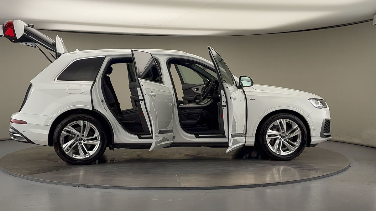 More views of Audi Q7