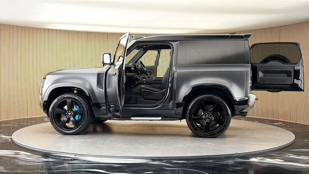 More views of Land Rover Defender 90