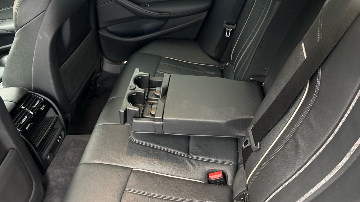 BMW 5 Series Image 9