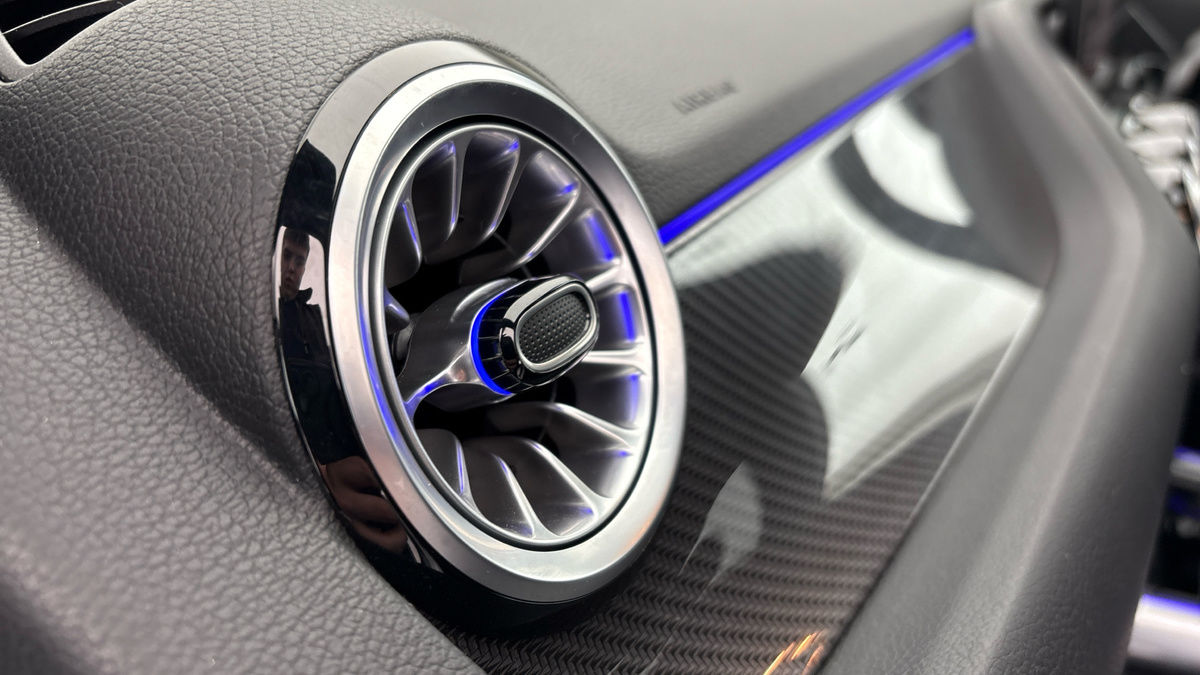 Mercedes-Benz GLA Image 6