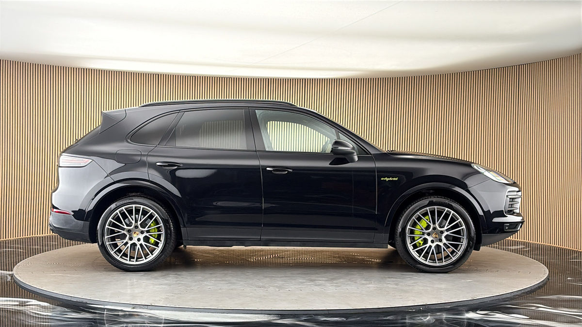 Porsche Cayenne Image 16