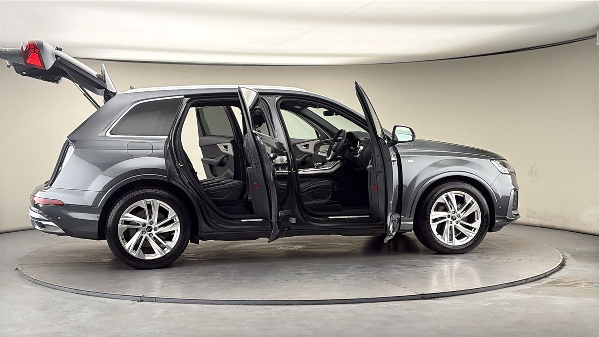 More views of Audi Q7