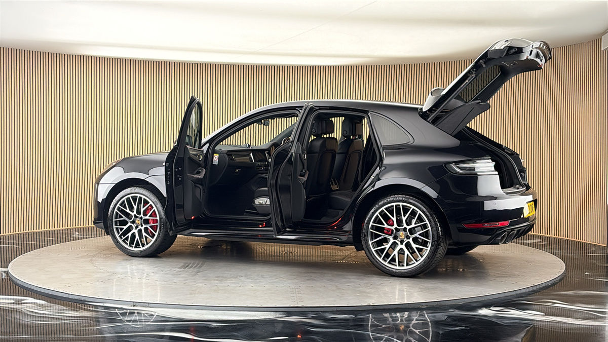 More views of Porsche Macan