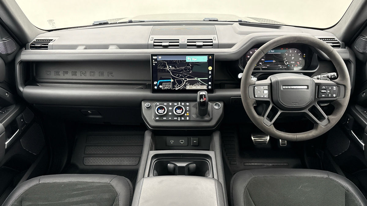 Land Rover Defender 110 Image 12