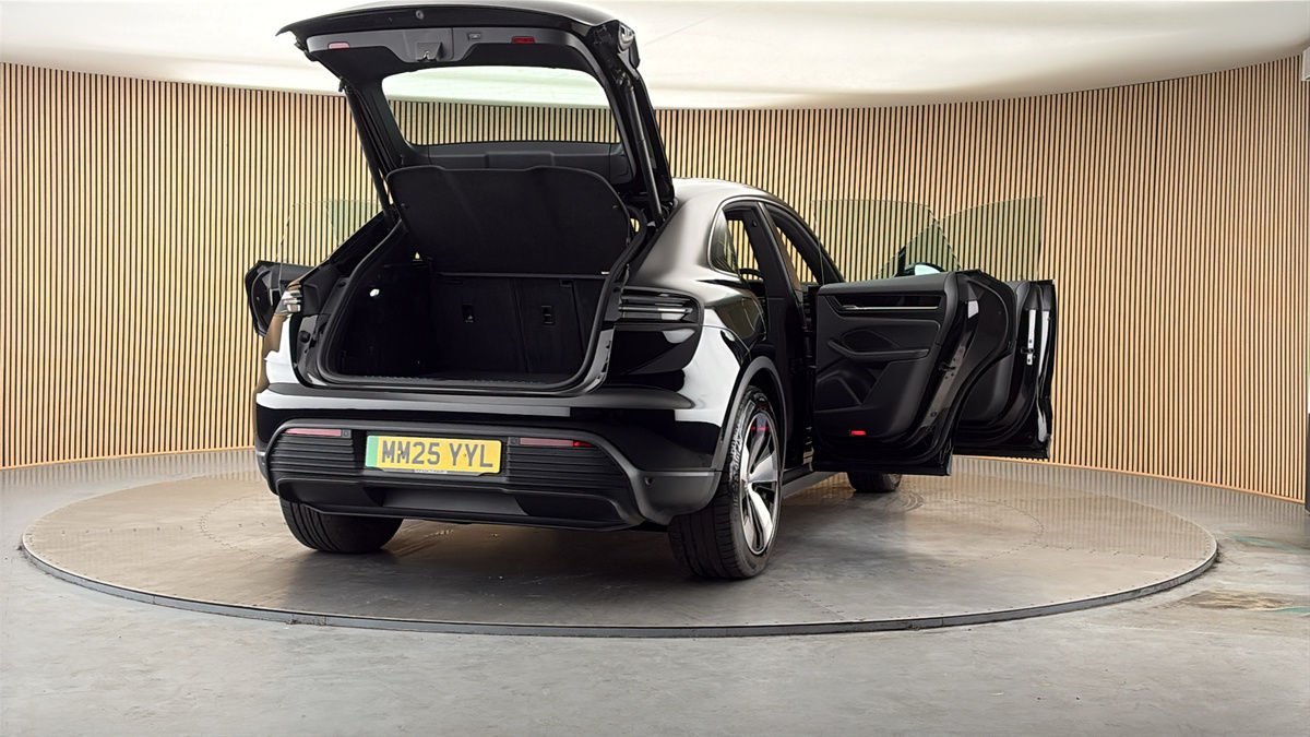 More views of Porsche Macan