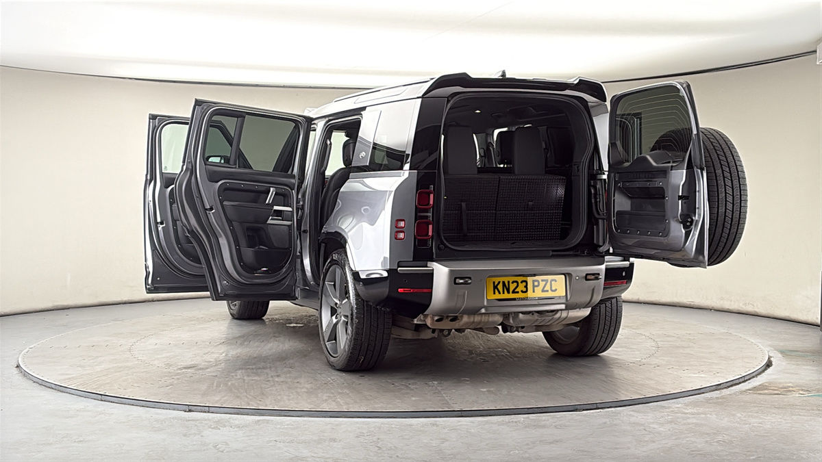 More views of Land Rover Defender 110