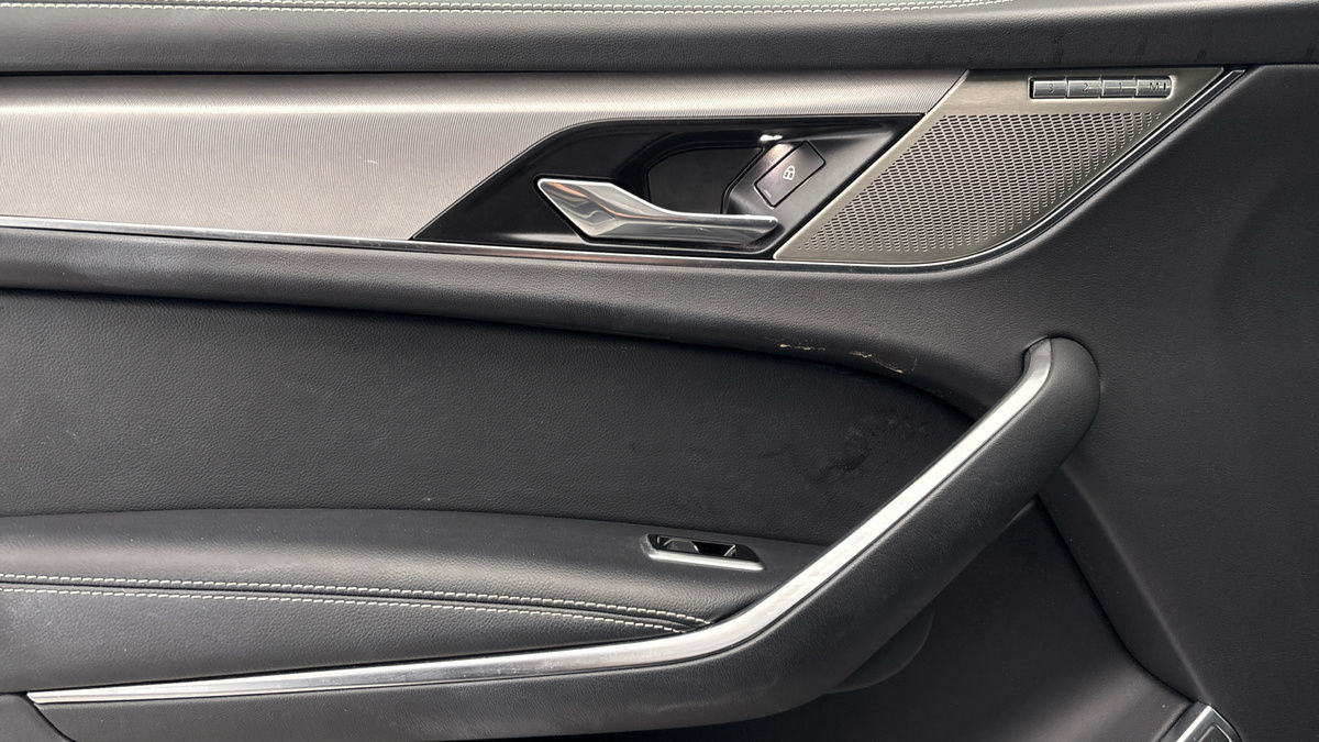 Jaguar F-PACE Image 19