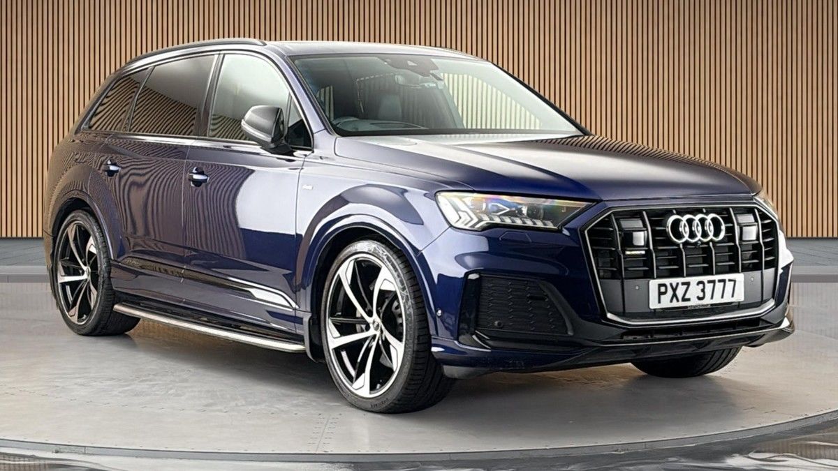 Audi Q7 Sticky Header Image