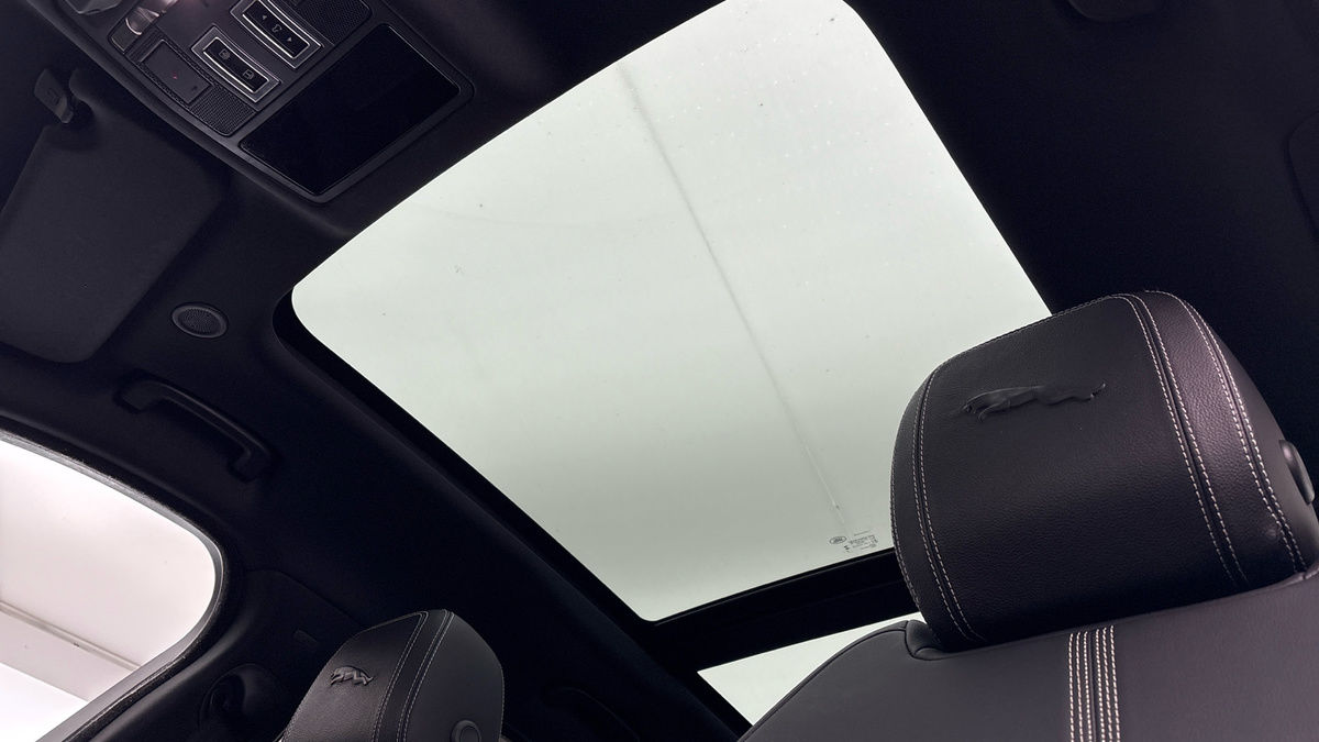 Jaguar F-PACE Image 6