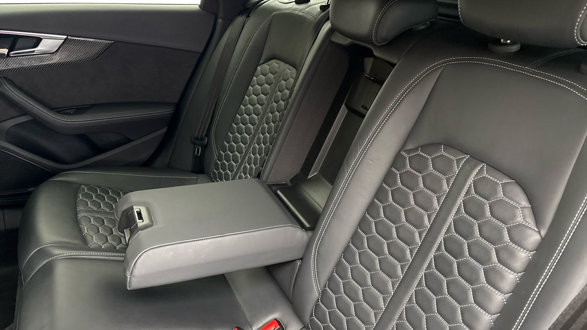 Audi RS4 Avant Image 9