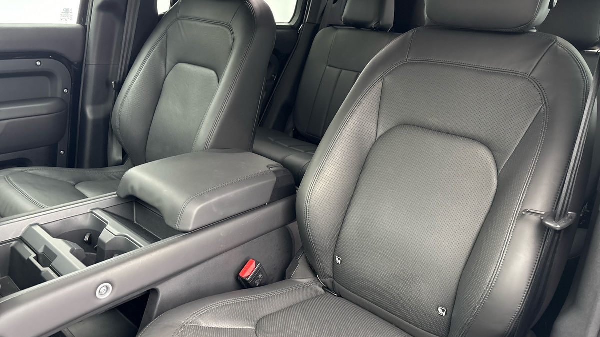 Land Rover Defender 110 Urban Image 7