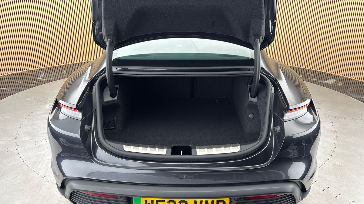 Porsche Taycan Image 11